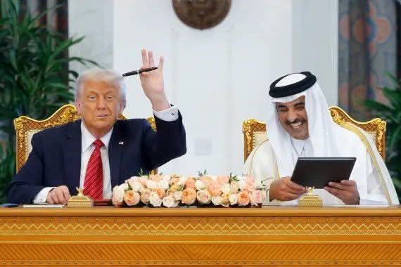 Katar, Trump’ı krallar gibi karşıladı, önüne trilyon dolar serdi, uçak hediye etti.
O da, bu iyiliği karşılıksız bırakmadı!

Ne diyor Bediüzzaman hazretleri:
“Aç canavara karşı tahabbüb (sevgi)
merhametini değil, iştihâsını açar.
Hem de diş ve tırnağının kirasını da ister!”
