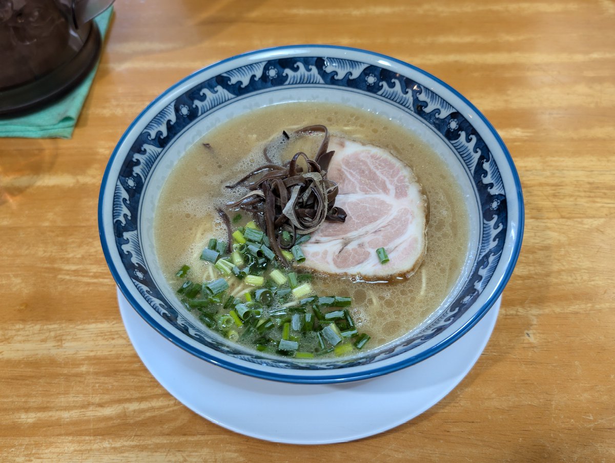 とんこつらーめん虎の家にて昼食
虎の家麺をいただきました