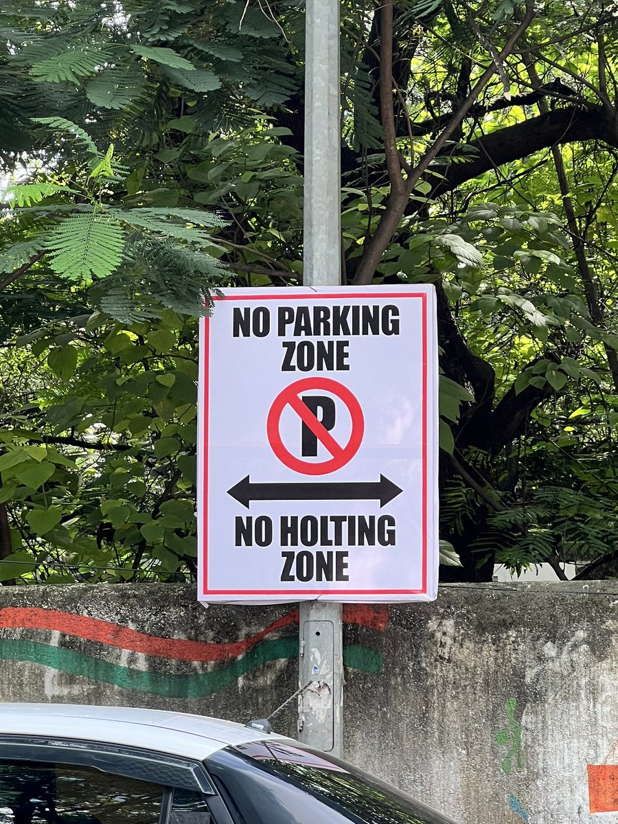 abhinav1989's tweet photo. New sign board by @PMCPune very good work! @aparanjape @DefenceBrat , I wonder how would they ask for a fine if someone waits longer, can a person argue in court? https://t.co/ReG5V1l1ru