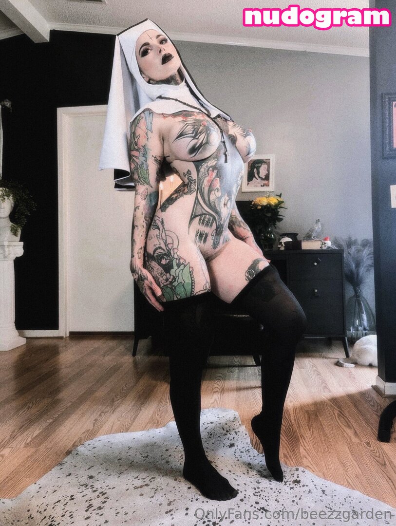nsfw2121's tweet photo. Beez https://t.co/24YEqbW0Mo