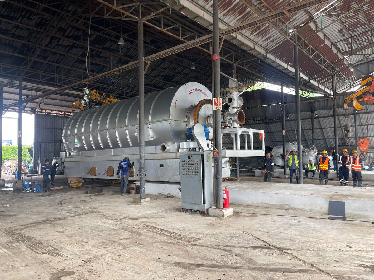 CorsairGroup's tweet photo. Machine installation updates from Corsair Bangkok 1!

We’re excited to share that three brand-new pyrolysis plastic waste recycling units have just been placed on their positions at our Corsair Bangkok facility. 💪
 #cleanerfuture #PlasticCredit #plasticfootprint #JussiSaloranta https://t.co/3tOJzSBMAL