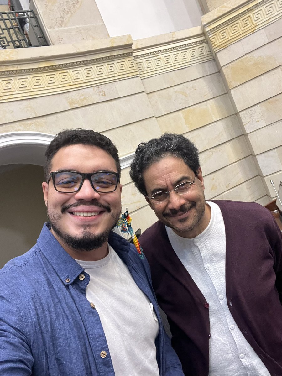 Hernán Muriel (@hernan_murielp) on Twitter photo Lo político surge siempre de la construcción de un ‘nosotros’ frente a un ‘ellos’. La clave democrática está en impedir que ese ‘ellos’ se convierta en un enemigo absoluto.”
— Ernesto Laclau
Gracias <a href="/IvanCepedaCast/">Iván Cepeda Castro</a> por enseñarnos a ver al contrincante político como un Lo político surge siempre de la construcción de un ‘nosotros’ frente a un ‘ellos’. La clave democrática está en impedir que ese ‘ellos’ se convierta en un enemigo absoluto.”
— Ernesto Laclau
Gracias <a href="/IvanCepedaCast/">Iván Cepeda Castro</a> por enseñarnos a ver al contrincante político como un