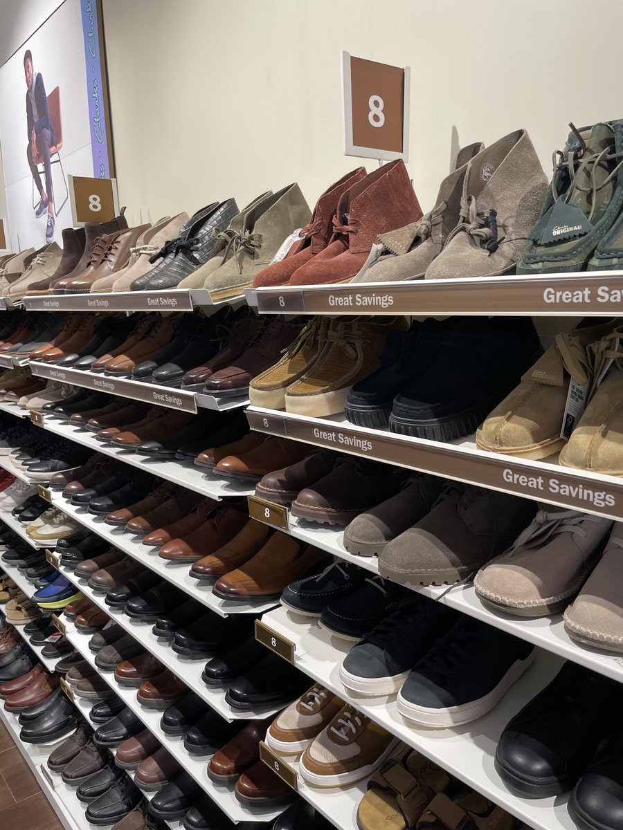 twt_bajet's tweet photo. Shopping dengan wife dekat Mitsui KLIA. Ada sales semua kasut Clarks bawah RM199. Kalau sangsi boleh compare dengan online price.

Very good price. Saya beli chelsea boot suede. Tanya promoter sampai bila sales, katanya sehingga hujung bulan Sept. https://t.co/Ny9ujXBbuD