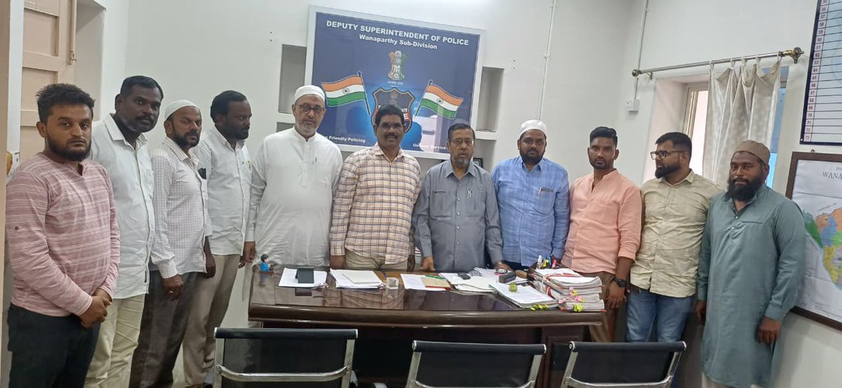 JaberSayeed's tweet photo. Under the guidance of Barrister Asaduddin Owaisi Sahab (MP, Hyderabad) AIMIM leaders met SP Ravula Giridhar &amp; DSP Venkateshvarlu regarding the Padusu Atmakur clashes during Ganesh Visarjan &amp; Milad-un-Nabi (ﷺ) preparations,where cases were unfairly filed on innocent Muslim youths https://t.co/xKQLggPcw1