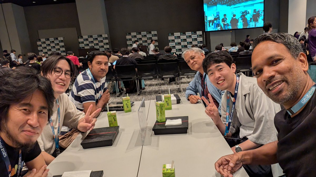 sergiocarrilho's tweet photo. Lunch time. Let's make friends.
#DroidKaigi https://t.co/ycs4y2Yh9T