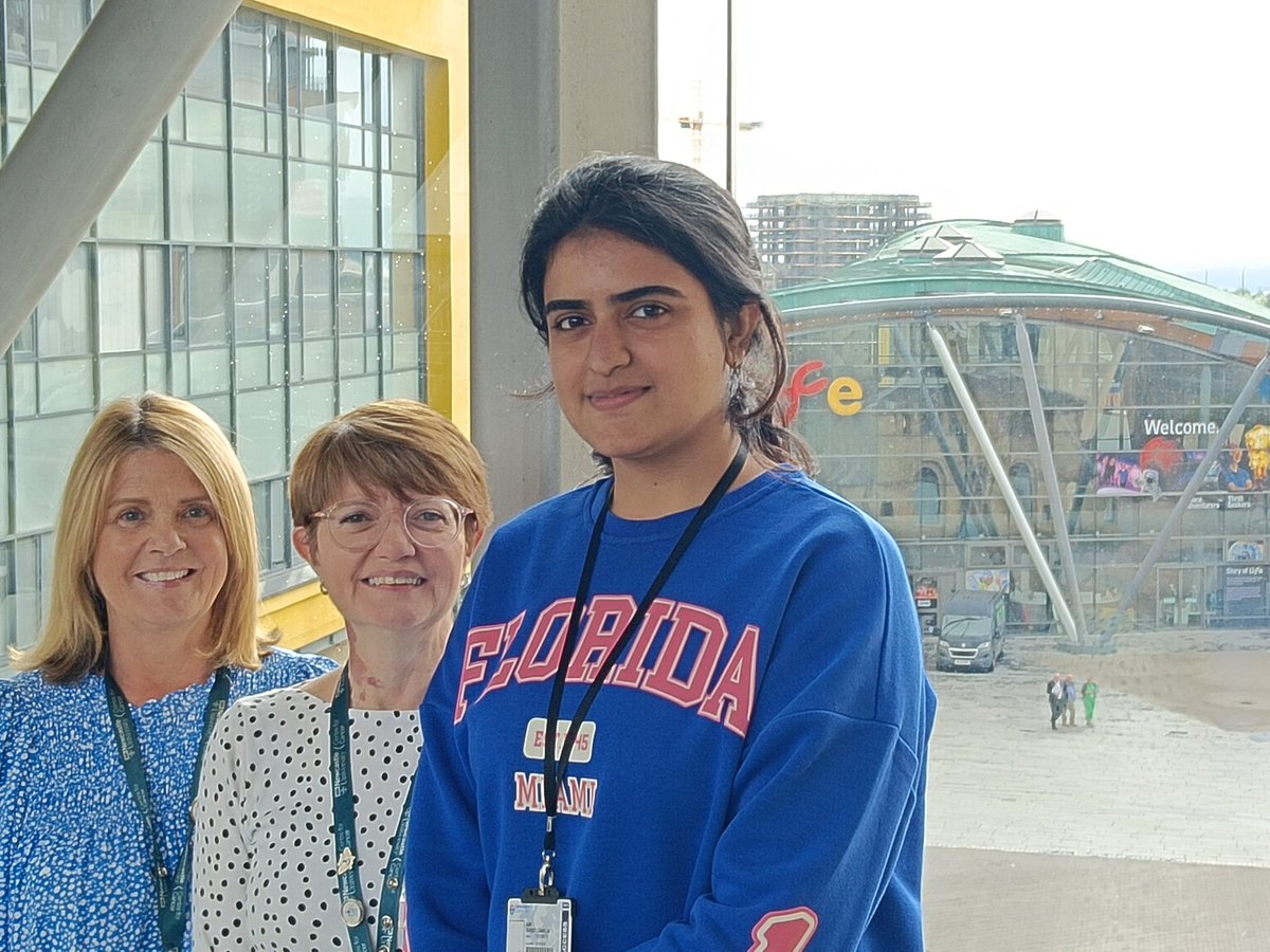 professor_gene's tweet photo. Exactly a decade after I trained under the tutelage of Prof John Burn @CaPP3 group at @newcastleuni, it's Jyoti Sadhwani (my PhD student's) turn to do so. She spent a month with the legendary #CAPP team to learn about molecular epidemiology and pathology of #MSI and #LynchSyndrome pan cancer
#ProudMentor #LikeMentorLikeStudent #Learning #Collaboration @lynchsyndrome @GTUoffice @gsbtm