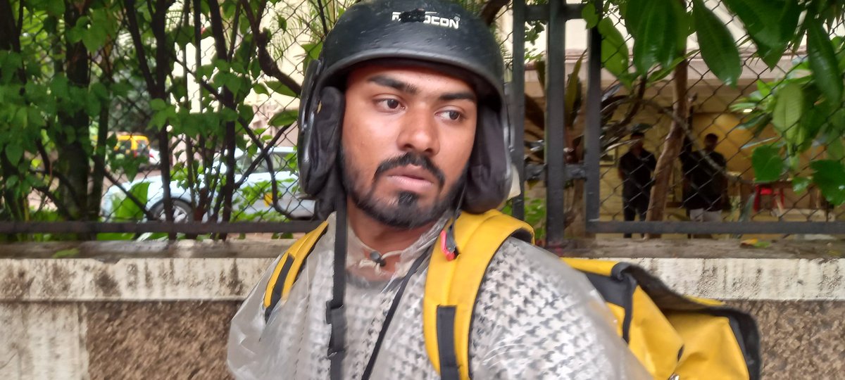 TulshanGautam's tweet image. Mumbai roads have become impossible to navigate. All thanks to #quickcom #Blinkit #zepto #yulu #zomatocare #swiggy. How does the #indianlaw allow #nonregistered #evbikes to ride. @nitin_gadkari how is anyone supposed to catch them breaking all the rules in the book? #MumbaiPolice