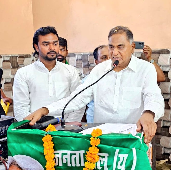 gaurishankarjdu's tweet image. दक्षिणी दिल्ली के लोकप्रिय सांसद, माननीय श्री @RamvirBidhuri जी को जन्मदिन की हार्दिक शुभकामनाएं एवं बधाई।
भगवान आपको लंबी आयु, उत्तम स्वास्थ्य और निरंतर जनसेवा का अवसर प्रदान करें। आपके नेतृत्व में समाज व राष्ट्र हित के कार्य यूँ ही निरंतर आगे बढ़ते रहें।&quot;🎂 🌹🙏
#HappyBirthday