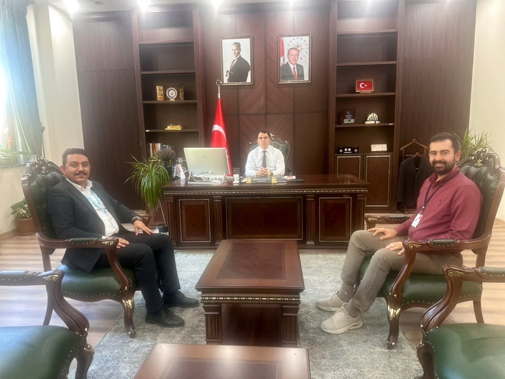 Orhaneli Devlet Hastanesi Başhekimi olarak yeni atanan Op.Dr. Can Özcan,Orhaneli Devlet Hastanesi Müdürü Okan Yüksel, Kaymakamımız Sn. Muhammed Furkan TUNA’yı makamında ziyaret etti.

Kaymakam Sayın Tuna yeni görevinde hocamıza başarılar diledi.