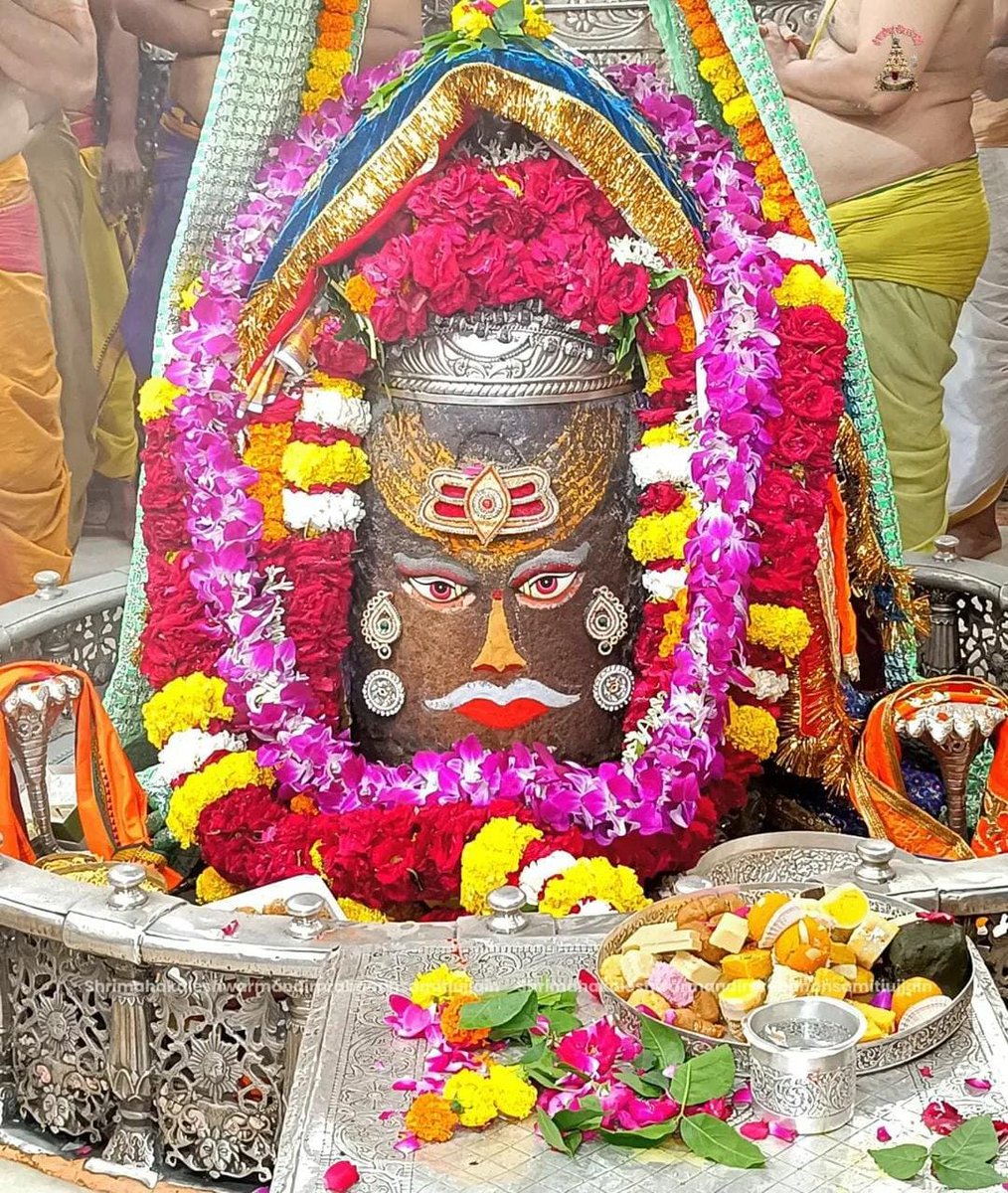 🙏🌹जय श्री महाकाल🌹🙏
श्री महाकालेश्वर ज्योतिर्लिंग का आज का भस्मारती श्रृंगार दर्शन
 ११ सितम्बर, २०२५ ( गुरुवार )