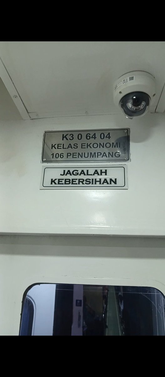 MusyaffaRafi3's tweet photo. @opkasumsel @richard8339 Di depo SDT juga punya kok kereta ekonomi angkatan 1964 https://t.co/Nhe2JRgX4p