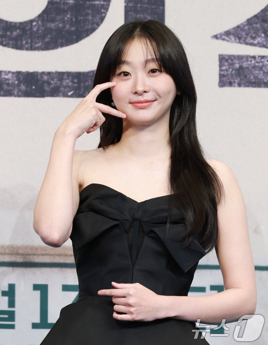 KIM DAMI LOOKS LIKE A DOLL oh my pretty🥹