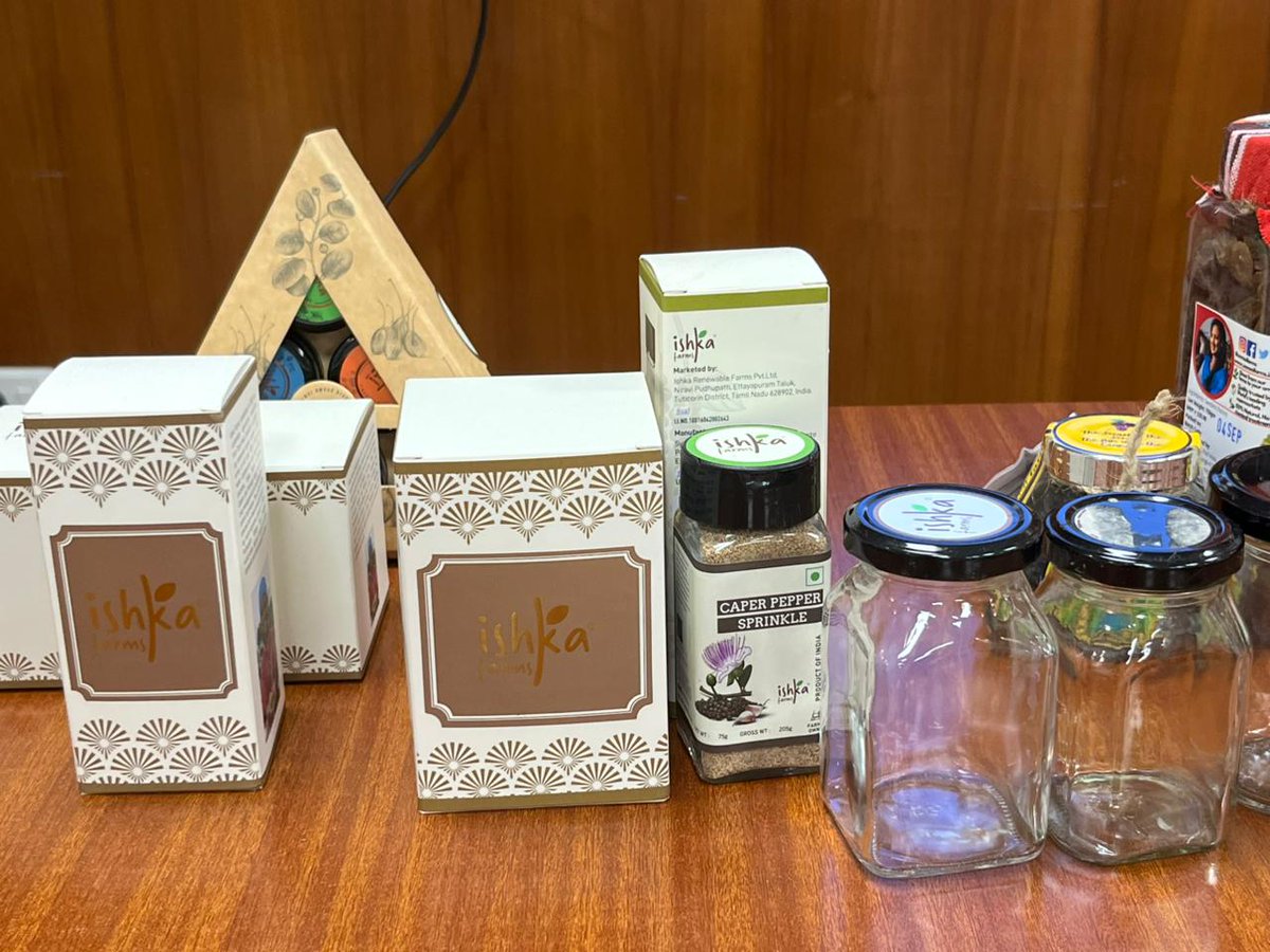 BhoomiKaEco's tweet image. Glimpses of the day 2
Our training continued yesterday with engaging sessions on Food Labelling, Packaging, and Sustainability.
Participants explored how eco-friendly packaging and clear labelling can boost market trust while promoting sustainable choices.
#BhoomiKa #Locavore