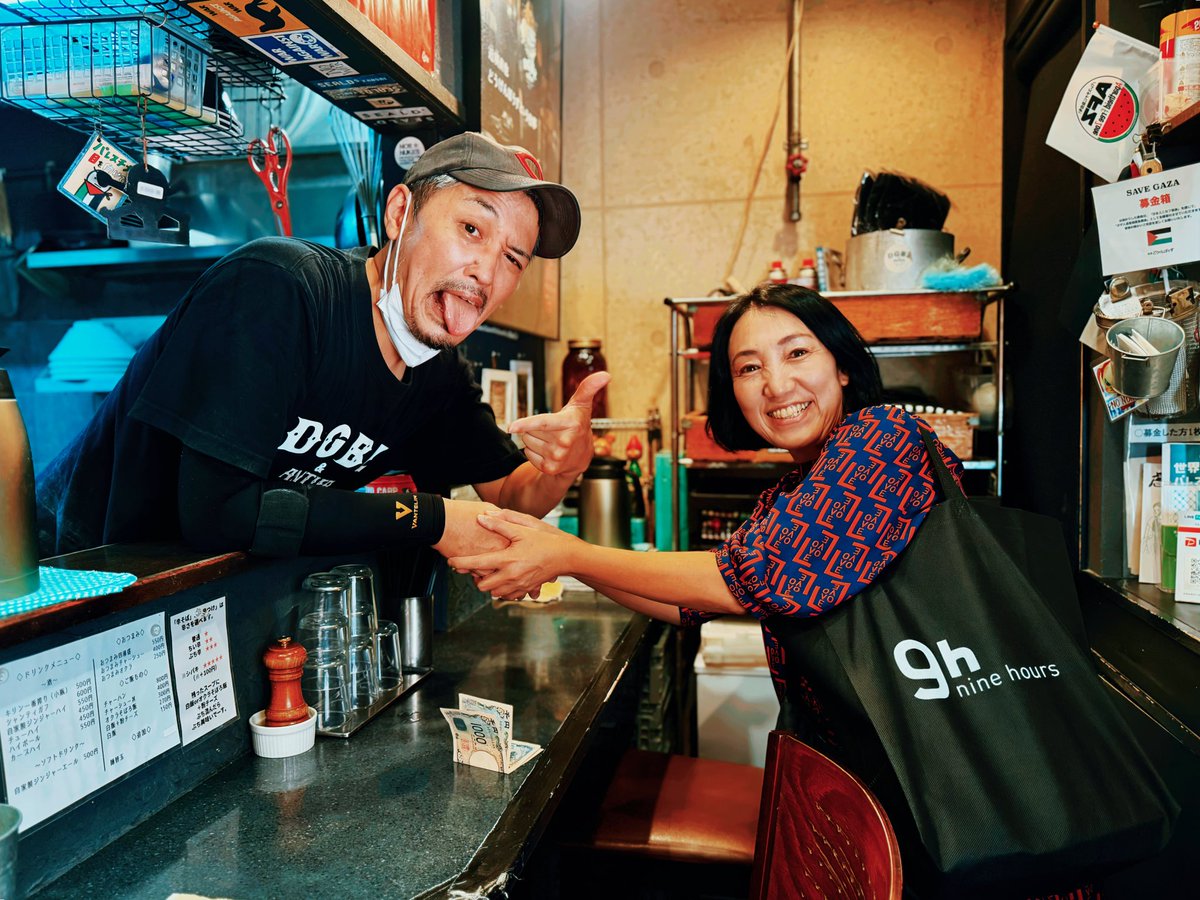 nabeyokoDGBZ's tweet image. ワシとツバキとロックンロール。
テーブルの上の裸銭がなんかオモロい。

#大椿ゆうこ