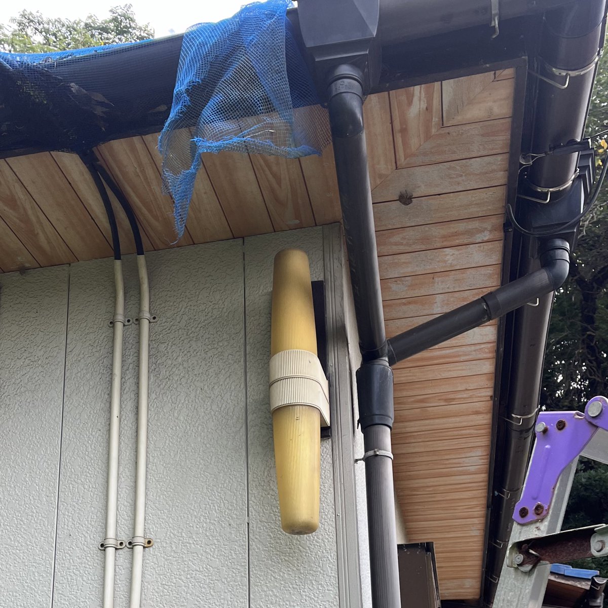 MaaMi414's tweet photo. #生活整え部

蛍光灯は、これから製造されなくなっていくのと、蛍光灯がきれてかなり経っていたので、
外灯ごと交換しました。
��場で不要になったもの。 https://t.co/OuYaWuDlCC