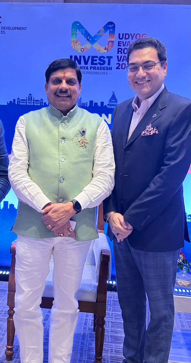 wcil_wc's tweet image. Our CEO Shri Kanishka Sethia met Hon’ble CM of Madhya Pradesh, Shri Mohan Yadav Ji, for a fruitful discussion on strengthening logistics & connectivity across the state. 🚛📦
#WesternCarriers #Logistics #MadhyaPradesh #Connectivity #SupplyChain