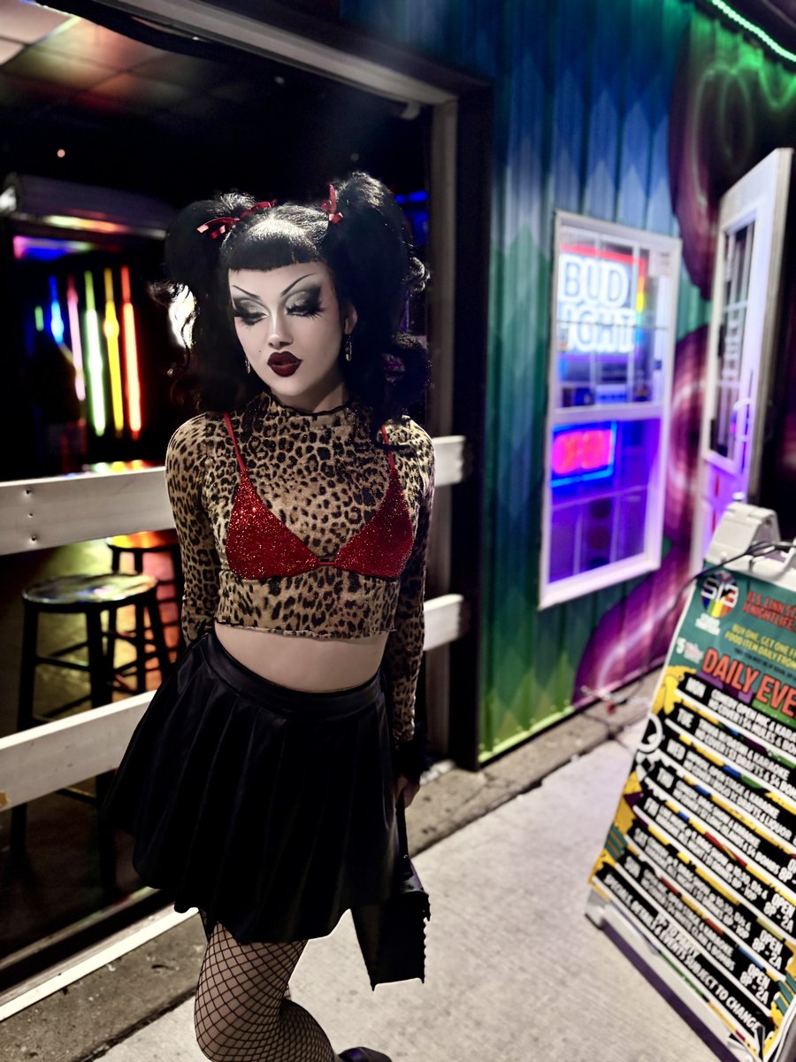 Hellvetica tweet media