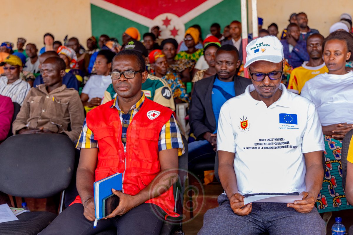 RTNBurundi's tweet image. Bienvenue au pays natal : Echanges entre les burundais rapatriés et ceux encore en exil

La Direction générale chargée du rapatriement au @MininterInfosBi  en collaboration avec le Haut-Commissariat des Nations Unies pour les Réfugiés (@Le_HCR) et ses partenaires, a organisé le…