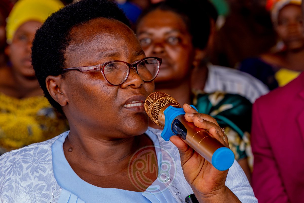 RTNBurundi's tweet image. Bienvenue au pays natal : Echanges entre les burundais rapatriés et ceux encore en exil

La Direction générale chargée du rapatriement au @MininterInfosBi  en collaboration avec le Haut-Commissariat des Nations Unies pour les Réfugiés (@Le_HCR) et ses partenaires, a organisé le…