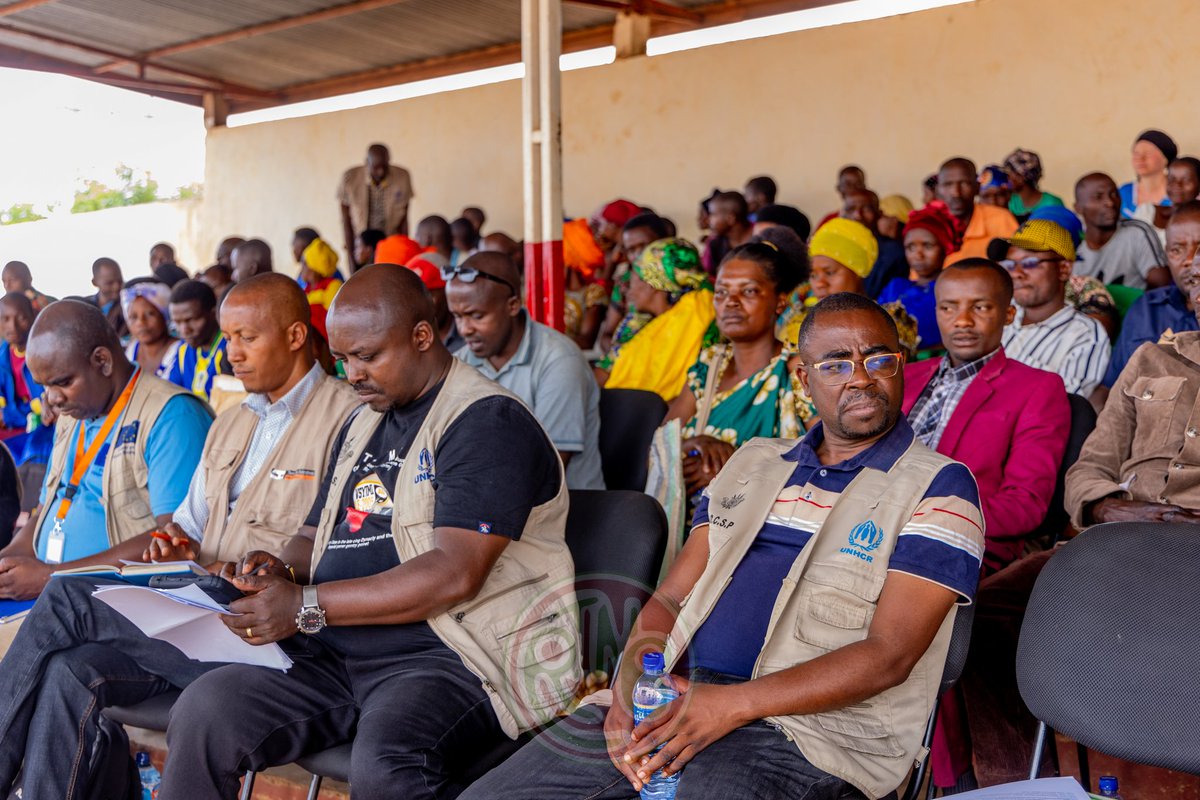 RTNBurundi's tweet image. Bienvenue au pays natal : Echanges entre les burundais rapatriés et ceux encore en exil

La Direction générale chargée du rapatriement au @MininterInfosBi  en collaboration avec le Haut-Commissariat des Nations Unies pour les Réfugiés (@Le_HCR) et ses partenaires, a organisé le…