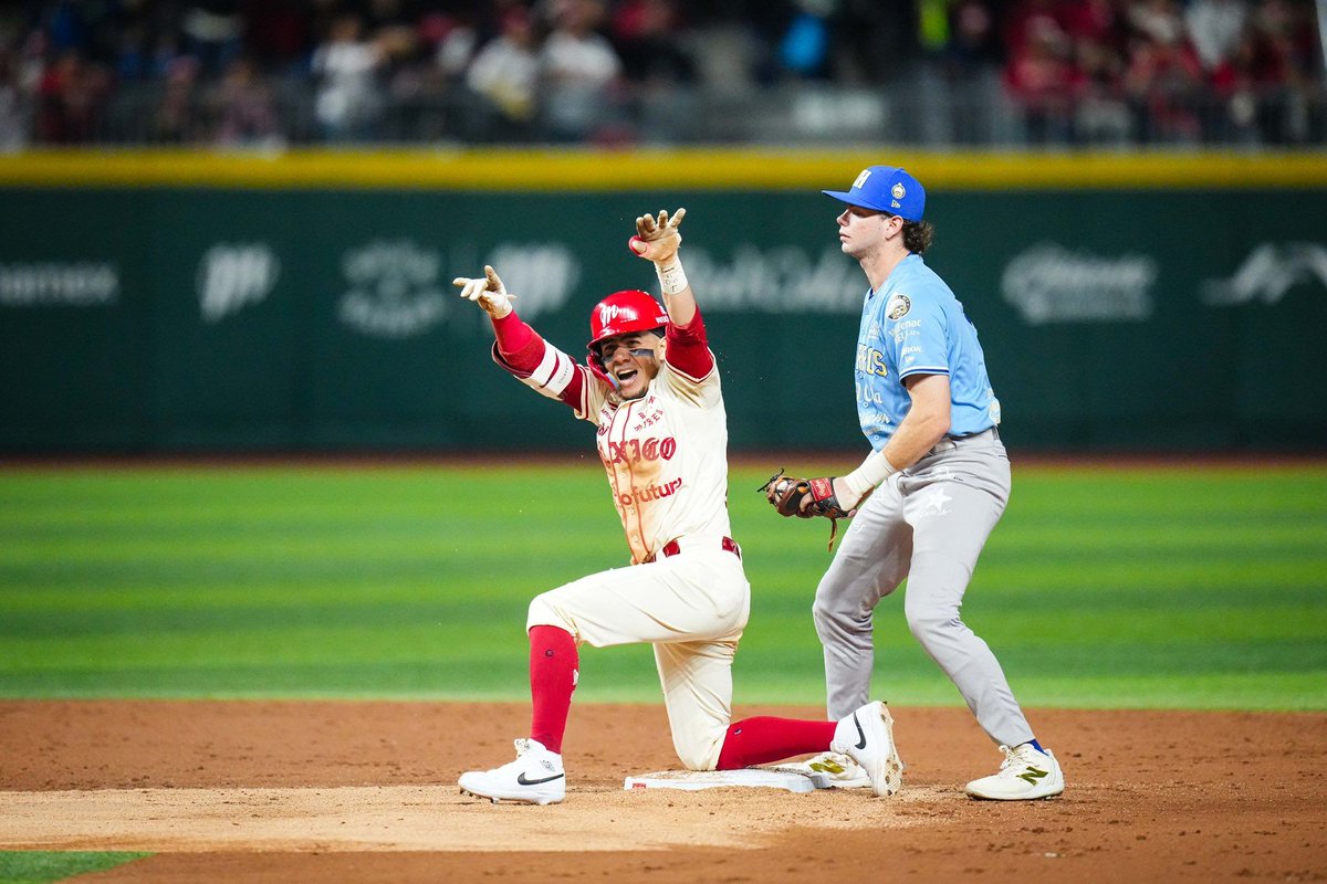 Antonio_Rosique's tweet photo. “Fuimos mejor equipo, ellos ganaron, pero para nosotros quedó bien claro que somos mejor equipo”: #BenjaminGil 

Las palabras del Manager de #Charros tras la derrota ante #DiablosRojos 

¿Qué opinas?

#SerieDelRey 
#CienAñosSiendoElRey 
#Juego1 https://t.co/MBRFZY2C7c