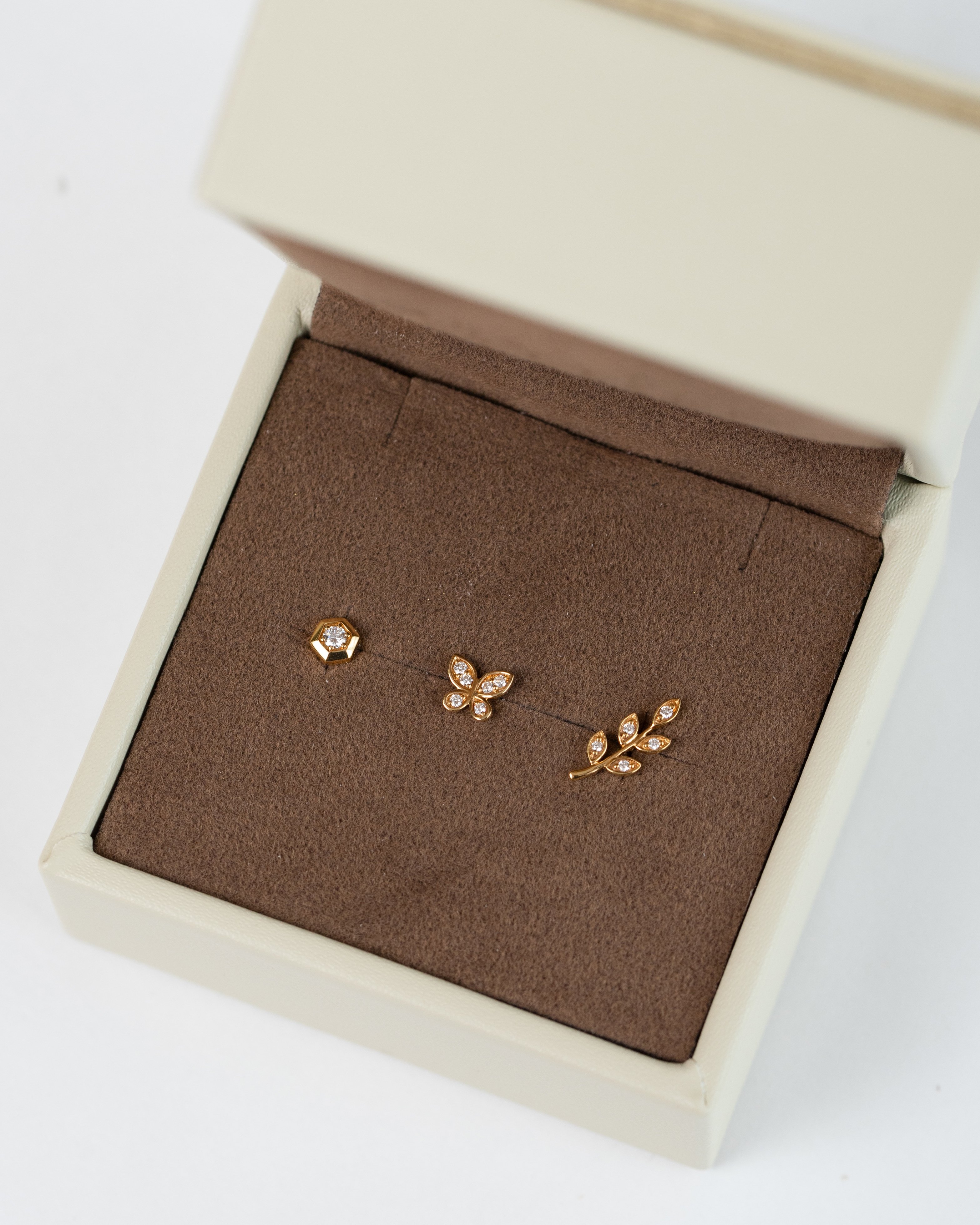 新品】orefice オレフィーチェ K18YG 「バタフライ」ピアス 両耳