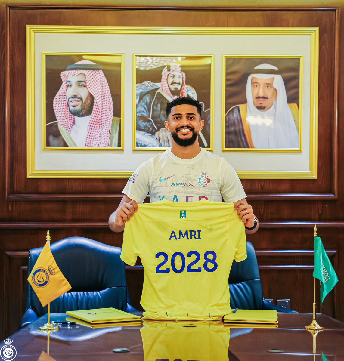 متأكده ومليوووون % أنه ندمان وأشد الندم أنه وقع لهم والله وقتها الإتحاد كان يبيك وشاريك لكن اخترتهم وجيت اعاره للإتحاد وشفت كيف أثبت نفسك وحققت بطولات وجمهور الإتحاد كله كان داعمك .. يالله الله يوفقك وان شاء الله ترجع لنا وتختم مسيرتك في نادي العز والبطولات 💛🖤
<a href="/alamre_55/">عبدالاله العمري</a>