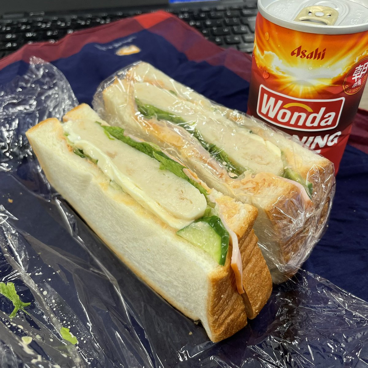 #3good 9/11 午後に雷&amp;土砂降りの木曜日

🎗出社日、中国からの来客あった🤭

🎗️今日もサラダチキンのサンド🥪

🎗️雨を避けながら帰宅して…五目焼きそばを食べて帰りました