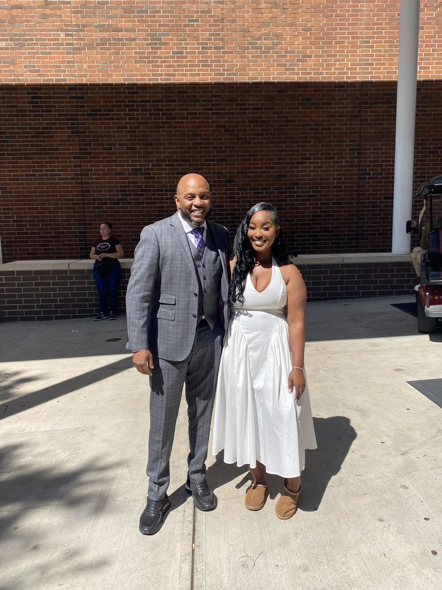 RamonRivers12's tweet image. ✨ A proud moment with one of my aMAYSing students as she gets ready to take on the world! 📸🎓 Watching our seniors step into their next chapter is always inspiring. #ClassOf2026 #SeniorPictures #ProudAP