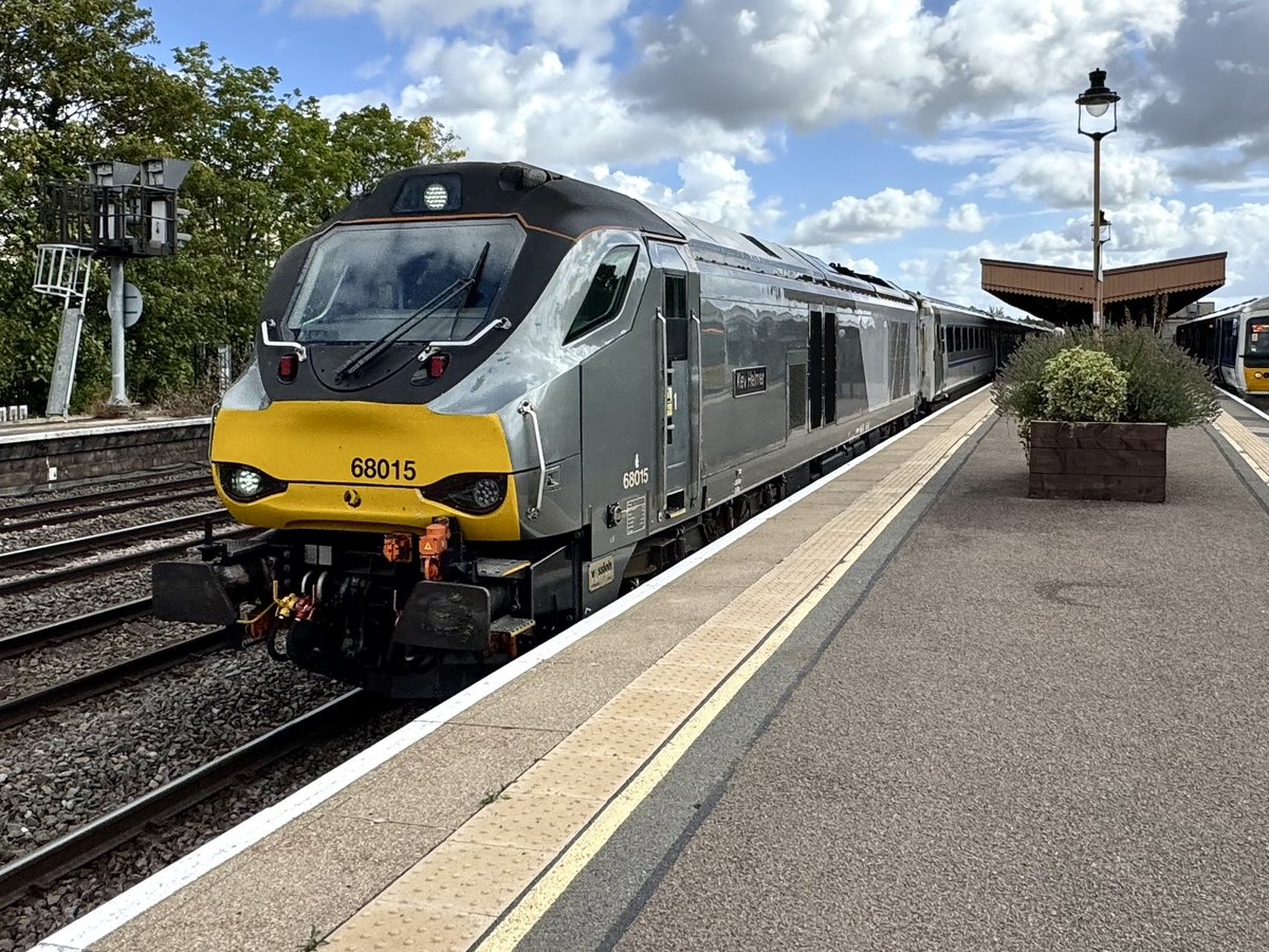 kingy69beard's tweet image. A great start to the first day of a few days exploring the midlands and beyond with @holtona72 . Amy and Kev providing the soundtrack to the morning #class68 68012 and 68015