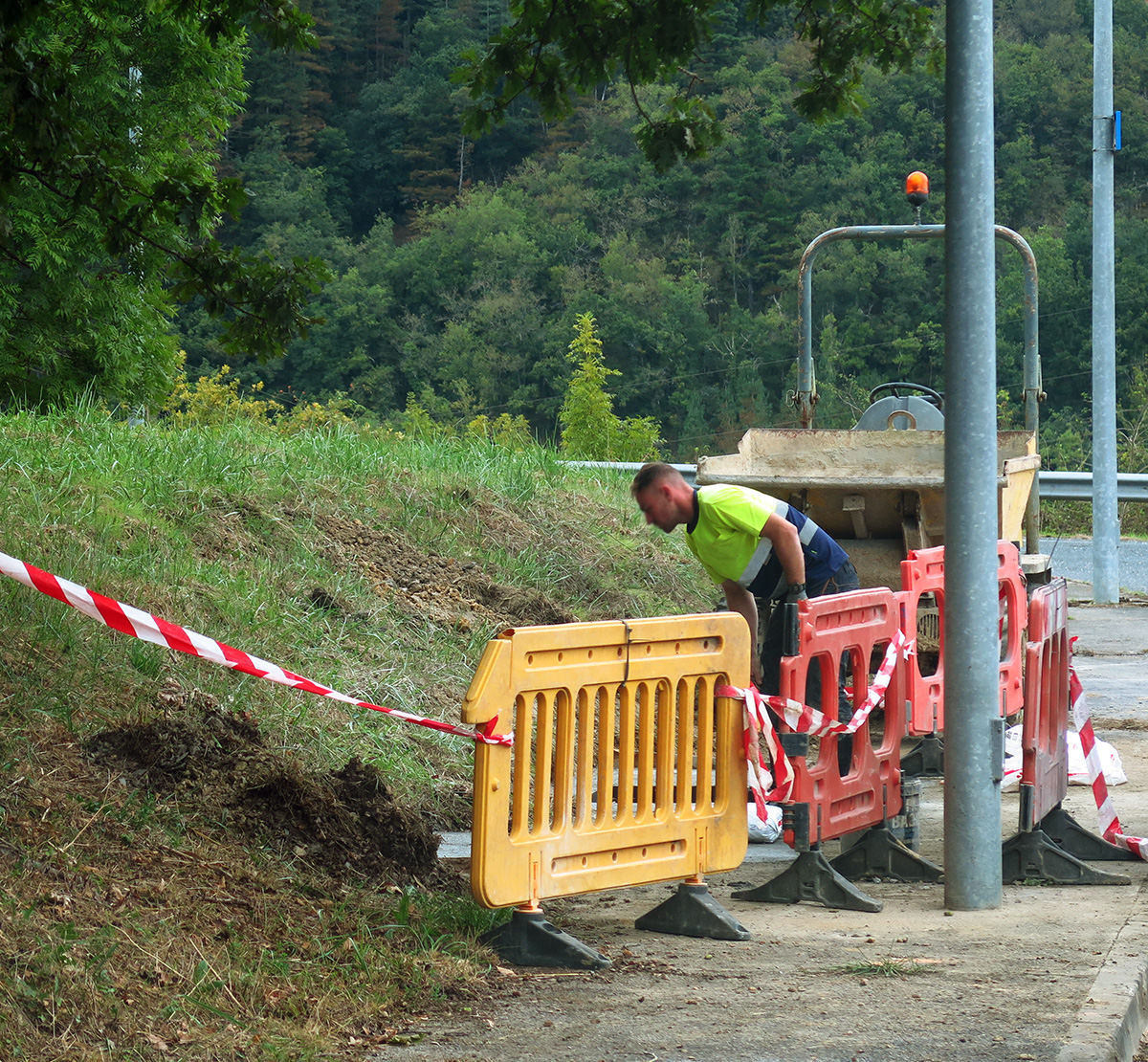 Gipuzkoako Urak birsektorizatze lanak egiten ari da Idiazabalen. Arketa eta kontagailu berriak jarriko dituzte herriko hainbat puntutan. Egunotan Guardiko industrialdean hasi dira lanetan, eta datozen bi asteetan, herrigunean ere ariko dira.