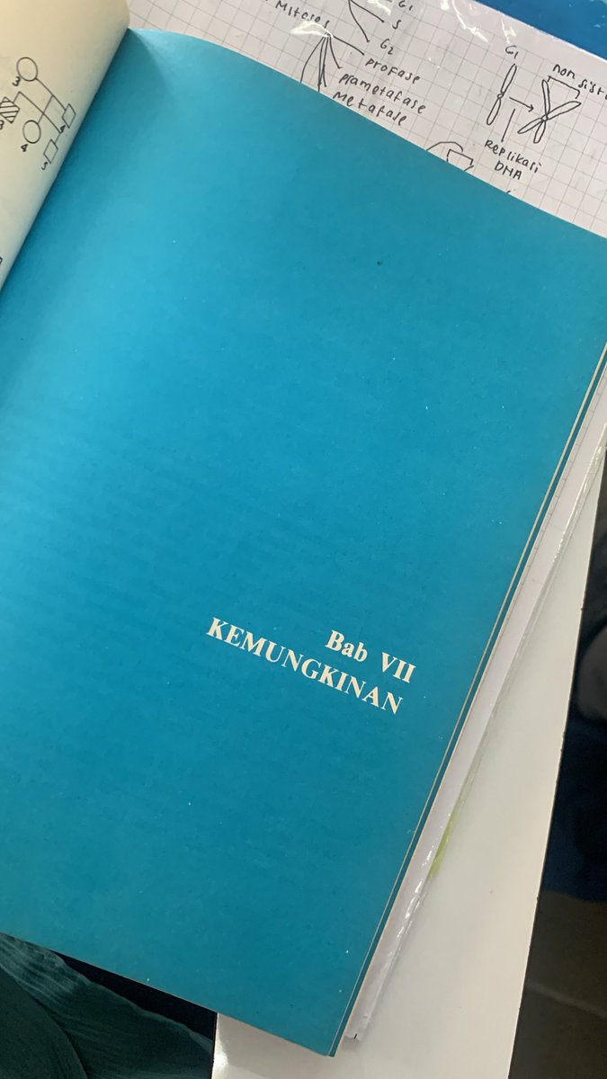buku bentukan novel, siapa tau judul buku ini?? 😨