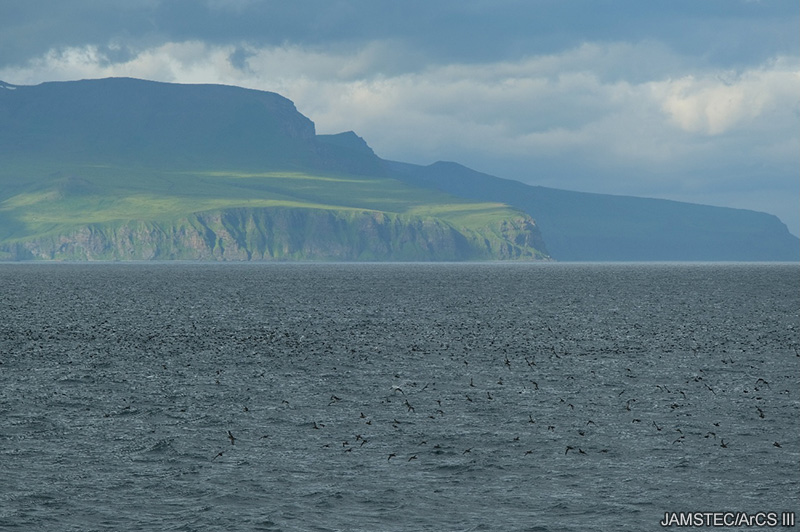 JAMSTEC_PR's tweet image. 🧊北極海からのメッセージ　#みらい北極航海2025 #みらいtheFINAL #ArCS_III
2025年8月31日
北極海に向けてダッチハーバーを出港しました。「みらい」でダッチハーバーを出発するのは、これが最後でしょうか（？）…