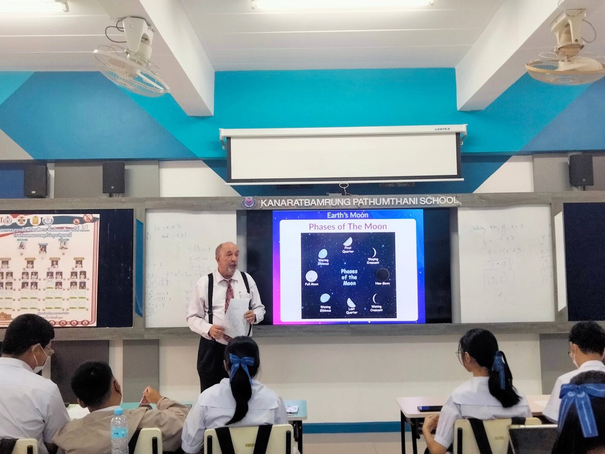 BFITSThailand's tweet image. Not just learning—remembering it too! 🌟 In our KBP BFITS Program, Teacher Bill led our bright students in recreating moon phases using some yummy Oreos! 😋

Definitely fun, hands-on, and unforgettable 🧡 #KBP #BFITSProgram #JoinKBP #ShineWithBFITS #TeachInThailand 🇹🇭