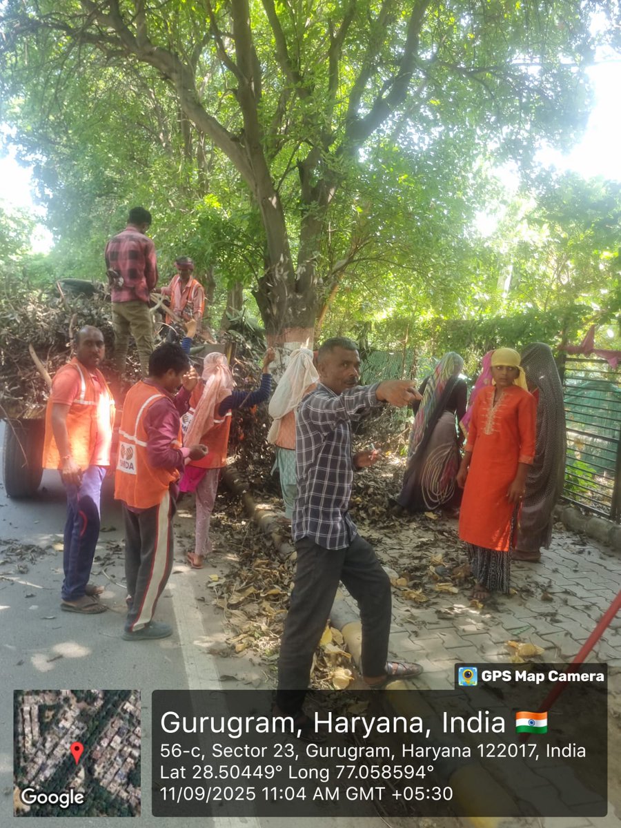 OfficialGMDA's tweet photo. 🌿 Cleaner & safer walkways!
GMDA teams are pruning trees, removing #Horticulture waste & clearing footpaths along Sector 22/23 to ensure clean spaces & safe #pedestrian movement.
#CleanGurugram #MaintenanceWorks #OnGroundAction
@DC_Gurugram @MunCorpGurugram https://t.co/6MWENgSMS8