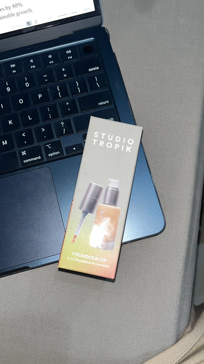 2ndhandedbyk's tweet photo. haii aku mau jual founcealer studio tropik aku shade NC4.5 masih baru bgtt pas dipump ternyata gak cocok sama warna kulitkuu. kalau ada yg mau reply yaa nanti aku dm for price infoo. ini masih baru bangett dann aku belinya di socialla yaa, expired december 2027🤍

reply or dm! https://t.co/k6WZnkjwit