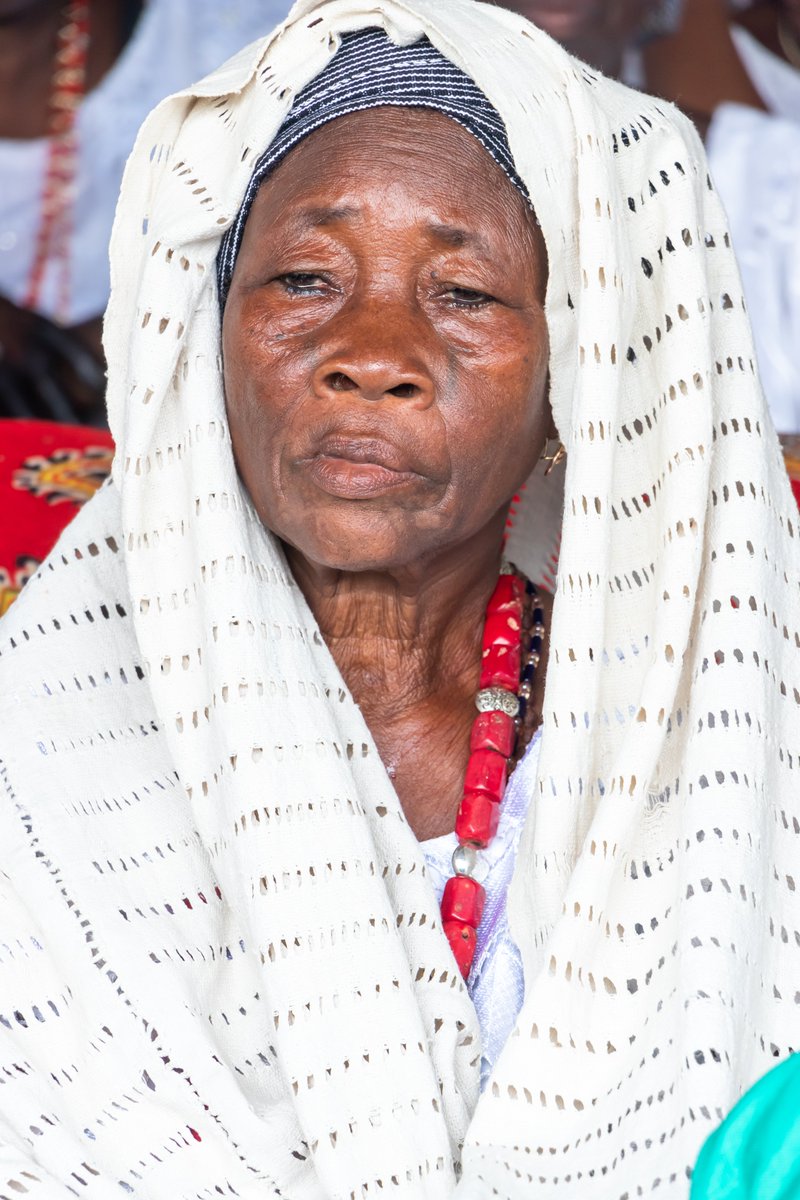 Fes_Benin's tweet photo. 1⃣ Quand la #GnonKogui inspire une nouvelle génération de femmes leaders politique.
Ni mère du souverain en exercice, ni épouse du roi, #GnonKogui est la Vice-Reine de l'empire de Nikki et détient le rasoir sacré. Elle précède les ministres du royaume, https://t.co/cqNjiatgrL
