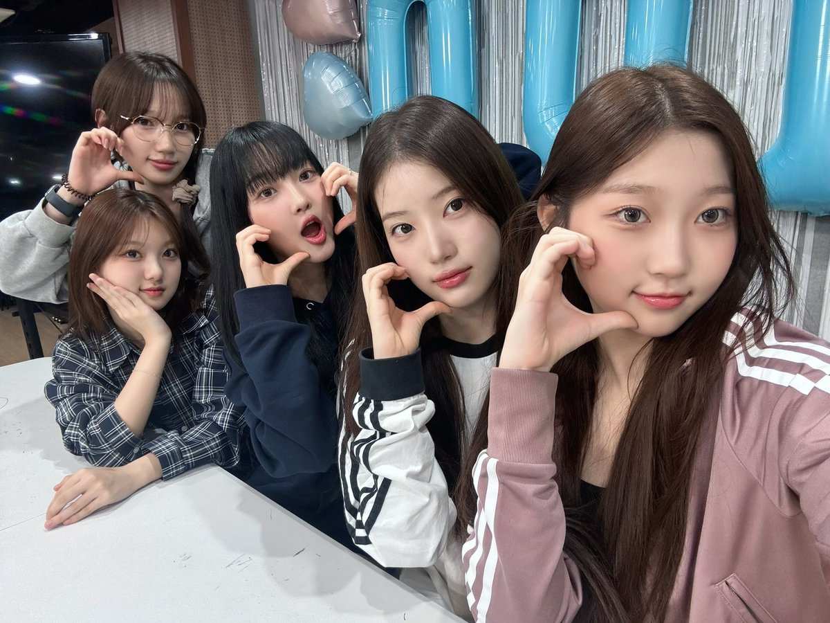 USPEER_official's tweet image. [#UPdate] 250911 DEBUT 100DAY LIVE 📸

기대할테야테야, 윳피성장을기대할테야🥰
유스피어가 무럭무럭 자라🌱 데뷔 100일을 맞이했습니다✨
앞으로도 많은 사랑❤관심❤기대❤부탁드려요⌯&amp;gt;ᴗo⌯

𝗛𝗔𝗣𝗣𝗬 𝗟𝗘𝗩𝗘𝗟 𝗨𝗣 𝗗𝗔𝗬, 𝗨𝗦𝗣𝗘𝗘𝗥💌

#USPEER #유스피어
#USPEER_DEBUT_100DAYS