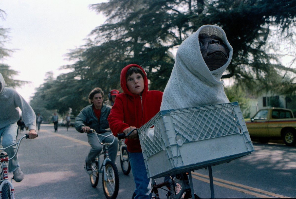 oricon's tweet image. 『E.T.』金曜ロードショーで放送決定🌕🚲️
1982年公開、スピルバーグ監督不朽の名作
主人公・エリオットの声は
子役時代の浪川大輔(12歳)が吹き替え
スピルバーグ監督が浪川に「この子なら」指名
oricon.co.jp/news/2406165/?…
#金曜ロードショー ▷ET 金ロー