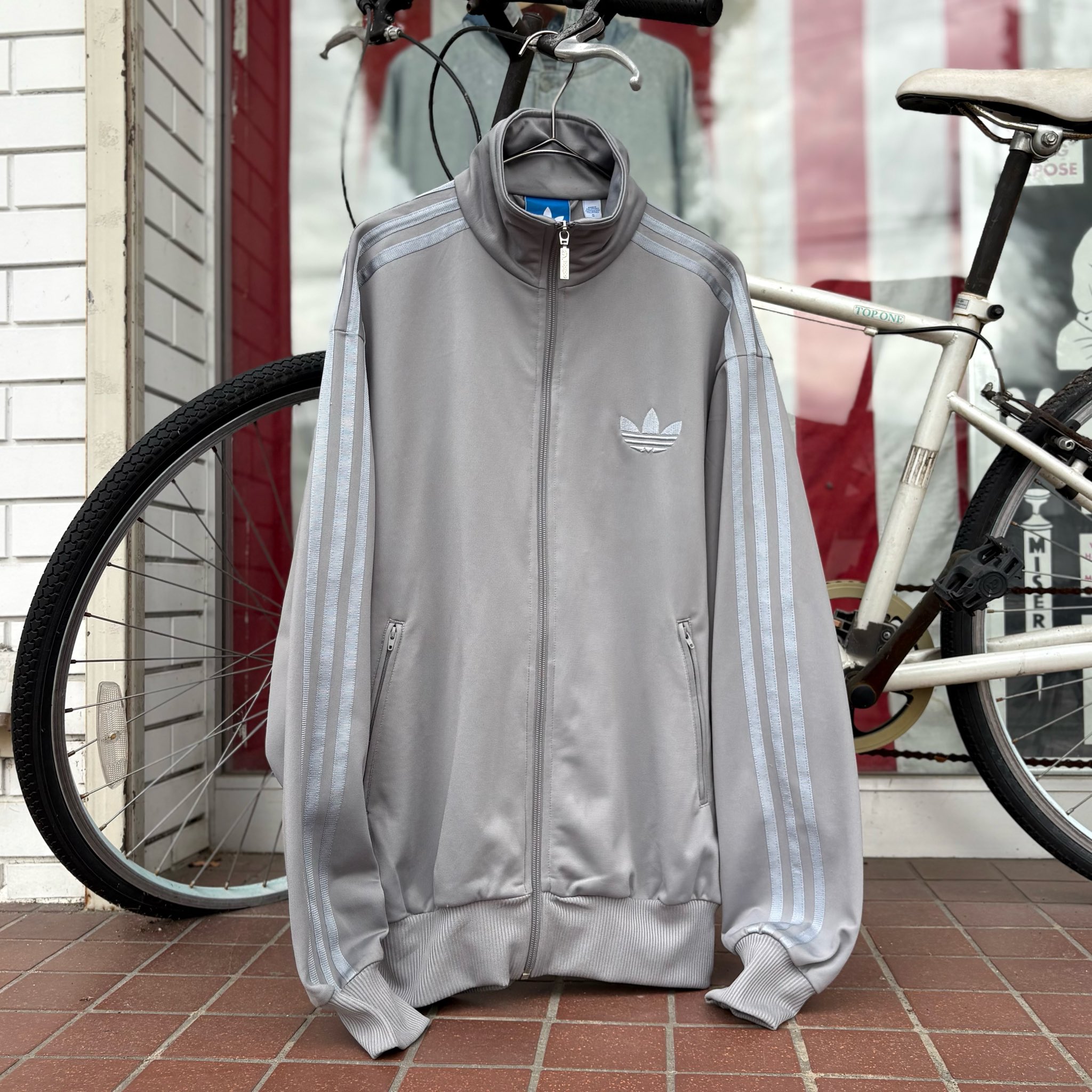 00sadidasナイロンテック3本線トラックジャケットy2k平成ギャル古着屋 平成ギャルadidasトラックジャケット3本線y2kフェアリーグランジ