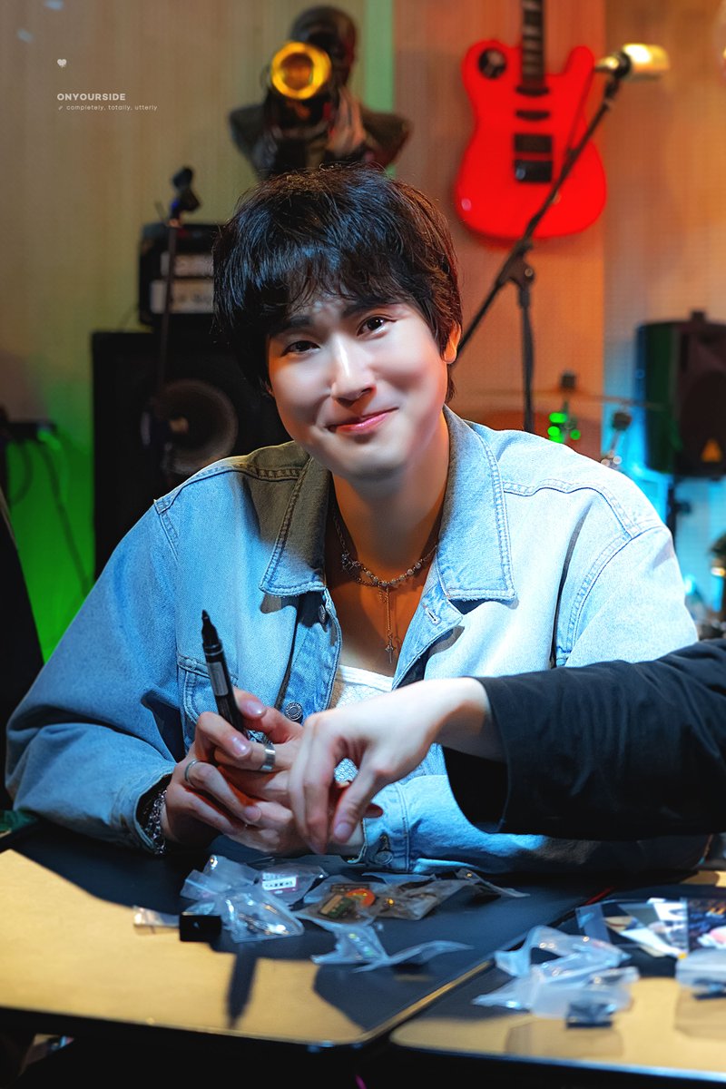 250906 
#HeMeets #히미츠 #오샘 #우주정거장 맥주콘 
비요 진실게임 하자
좋아하는 개구리 있어?