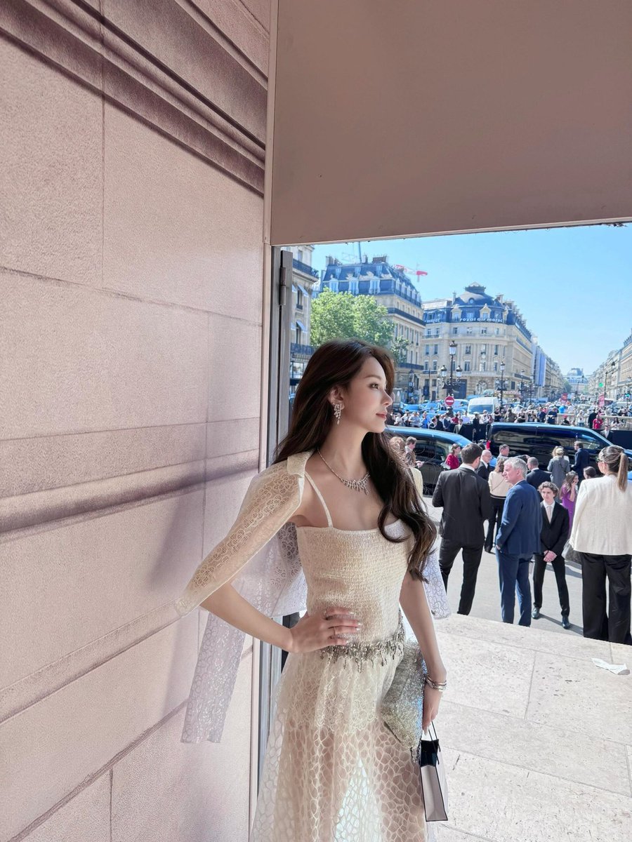 CarolyneRi5937's tweet photo. 💎 Paris Opera × Chanel Haute Couture
Zarafet dekorasyonla ilgili değil; doğuştan gelen bir stildir. ✨👠 #Paris #ParisOpera #chanel https://t.co/4rLsNBO9MK
