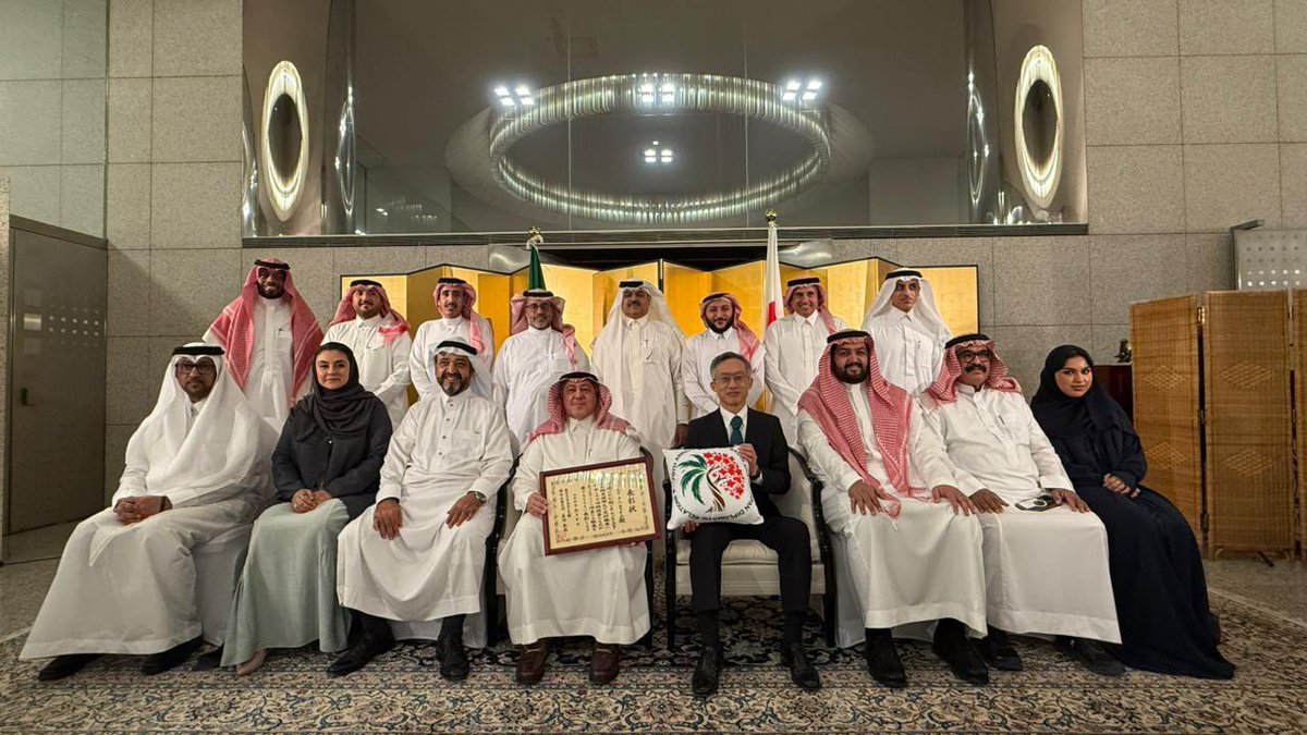 JapanEmbassyKSA's tweet photo. سفير اليابان ياسوناري مورينو يكرّم السيد طارق القحطاني، الرئيس المشارك لمجلس الأعمال السعودي–الياباني، تقديراً لجهوده في تعزيز الروابط الاقتصادية.

#اليابان #السعودية #SaudiJapan #شراكة_اقتصادية https://t.co/MQpc9iD7py