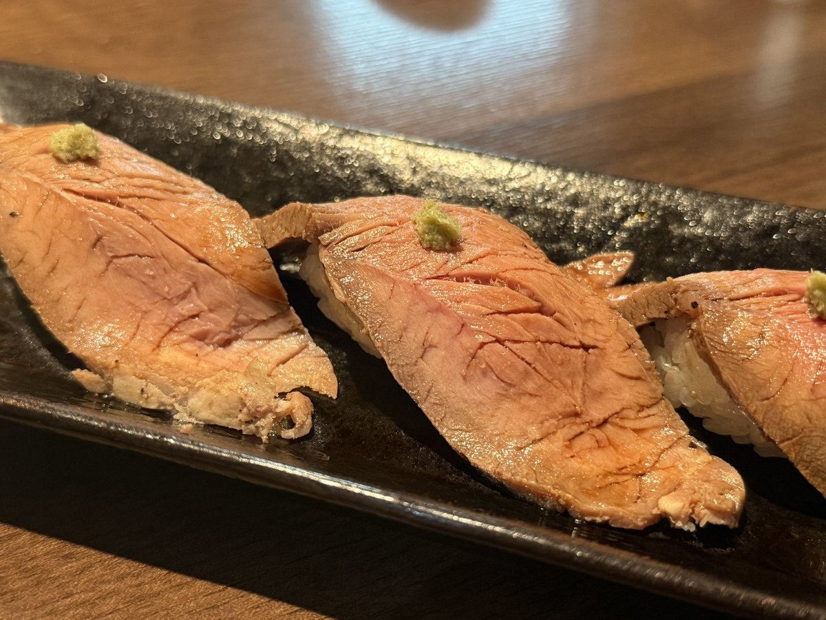 ラーメン屋さんの肉寿司🍣美味🫶