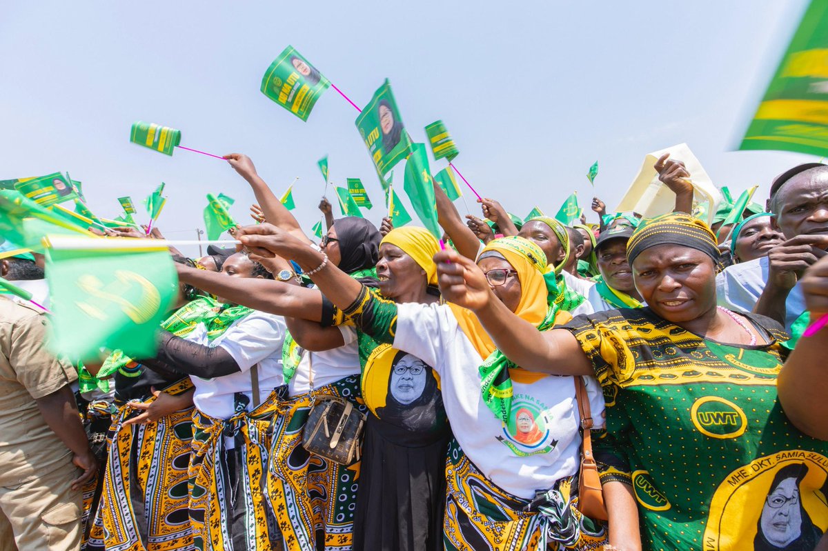 Mama Samia Suluhu Hassan tembea kifua mbele hawa akina Mama watailinda imani yako kwao! 

Umewapa fursa, Umewapa mikopo na kuwawezesha kumudu gharama za maisha na kutunza familia. 

Oktoba Wanatiki.