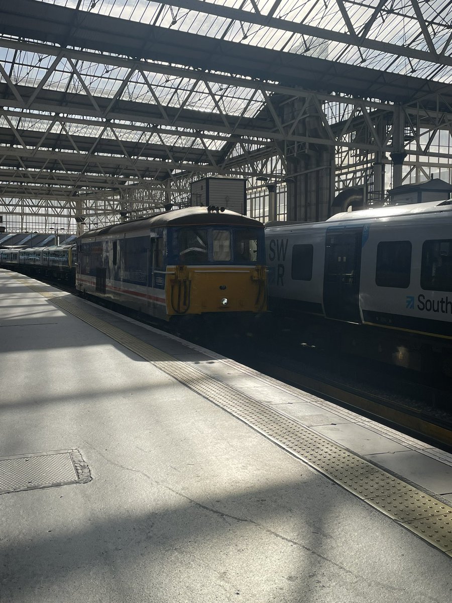 0Z82 Woking - Waterloo and return either route or traction learner earlier this week. Enjoy the now rare but once common sight of an NSE liveried Class 73 at Waterloo.
