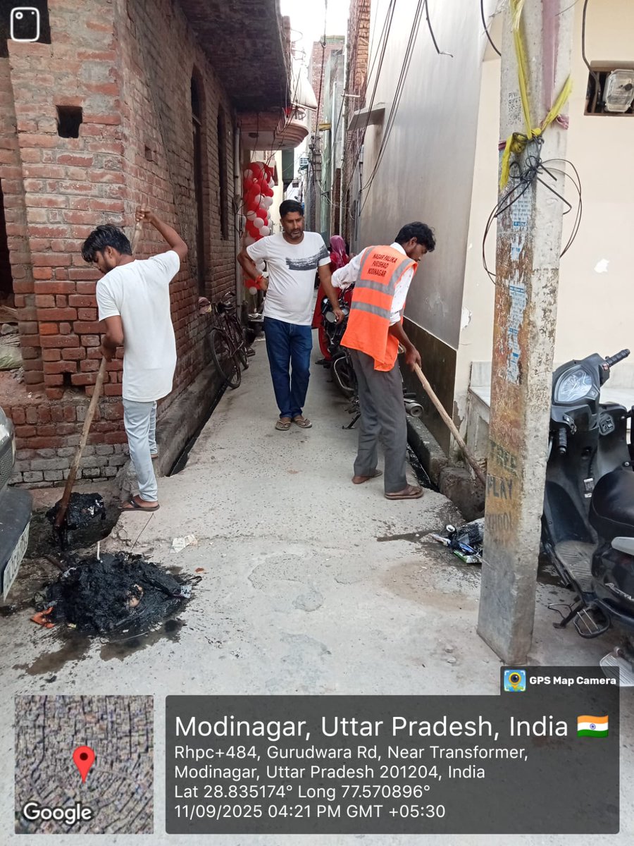 ModinagarNagar's tweet image. मोदीनगर नगर पालिका के कर्मचारी नालियों में मच्छरों की दवाई का छिड़काव करते हुए 🦟💉
इस दौरान सभासद श्री बलराज गुर्जर जी भी उपस्थित रहे और कार्य की निगरानी की। ✅

#NagarPalikaModinagar #SwachhBharat #CleanModinagar #MosquitoControl #SwachhtaAbhiyan #TeamWork #PublicHealth
