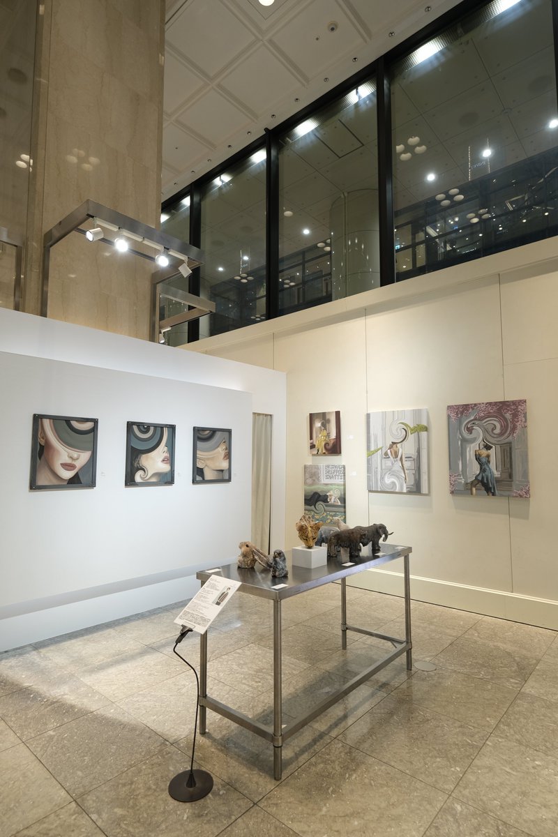 suikyo_sha's tweet photo. 阪急メンズ東京にてOLI作品集「THE WARP」発売中です。一階の入ってすぐのVACANT ROOM×Empathy Galleryグループ展会場でお待ちしております。

【展示アーティスト】
瀬戸優、宮岡貴泉、OLI
9/10-16 12:00 〜 20:00
土日祝日11:00〜20:00 https://t.co/ENjqlW5AFk