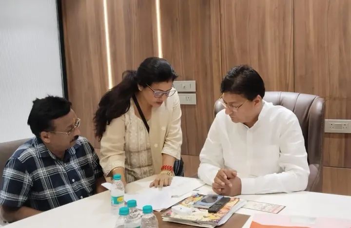 AshokGoelBJP's tweet image. जनता की बात, जनप्रतिनिधि के साथ! 

आज मॉडल टाउन स्थित विधायक कार्यालय (E-1/1) में जनसुनवाई के दौरान नागरिकों की समस्याएँ सुनीं।
हर मुद्दे पर तुरंत कार्यवाही सुनिश्चित की गई — यही है हमारी जनसेवा की प्रतिबद्धता।

#ModelTownVidhansabha