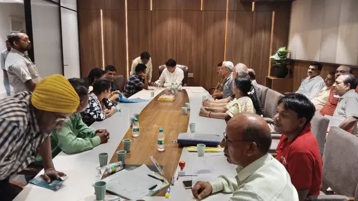 AshokGoelBJP's tweet image. जनता की बात, जनप्रतिनिधि के साथ! 

आज मॉडल टाउन स्थित विधायक कार्यालय (E-1/1) में जनसुनवाई के दौरान नागरिकों की समस्याएँ सुनीं।
हर मुद्दे पर तुरंत कार्यवाही सुनिश्चित की गई — यही है हमारी जनसेवा की प्रतिबद्धता।

#ModelTownVidhansabha